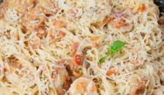 спагетти с креветками в сливочно-томатном соусе