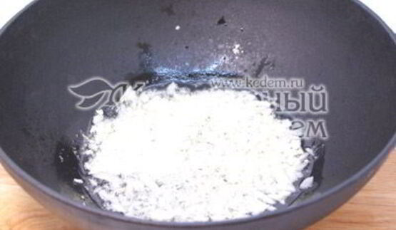 спагетти с овощами и сосисками