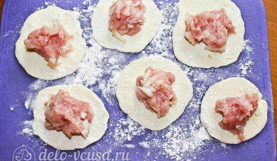 манты на сковороде