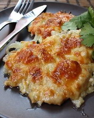 Мясо по-французски с брынзой