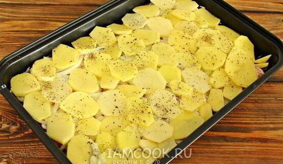 мясо по-французски с картошкой и помидорами