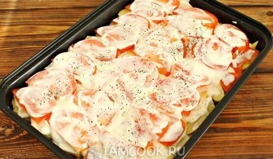 мясо по-французски с картошкой и помидорами