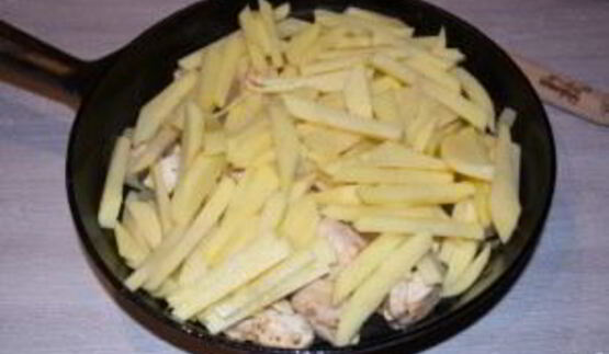 мясо по-французски в сковороде