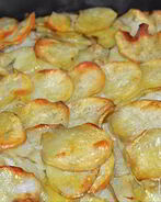 Запеченный картофель с луком по-французски