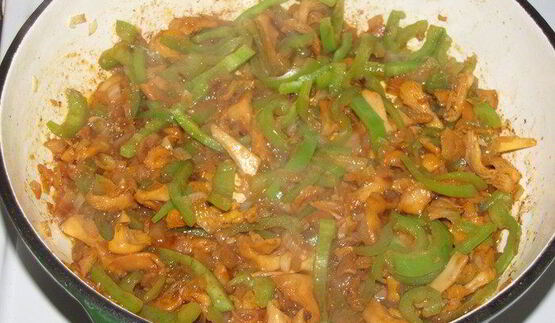 бефстроганов с грибами и сладким перцем