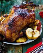 Фаршированный гусь с яблоками