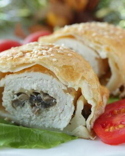 Рецепт фаршированных куриных грудок в слоеном тесте