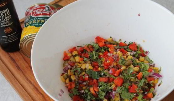 глазированная свинина с кукурузным салатом