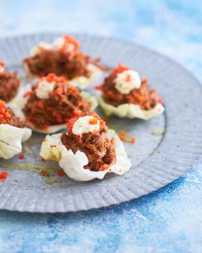 Грудинка, капуста и лук