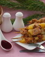 Индейка с ананасами на шпажках