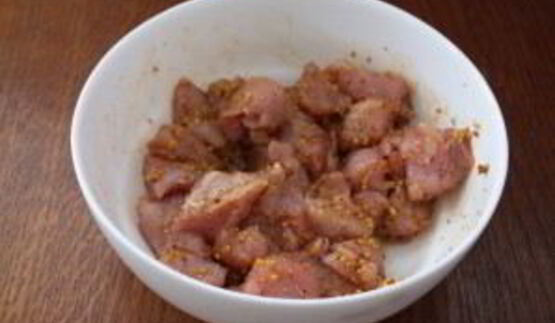 индейка с ананасами на шпажках