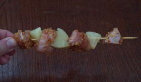 индейка с ананасами на шпажках