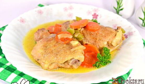 куриные бедрышки тушеные в сметане