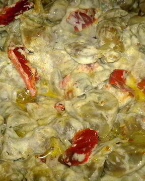 Куриные желудочки, шампиньоны и вяленые овощи