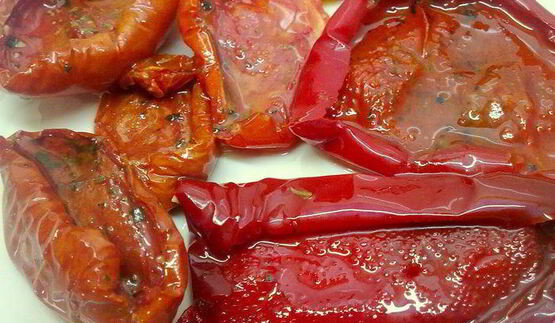 куриные желудочки, шампиньоны и вяленые овощи