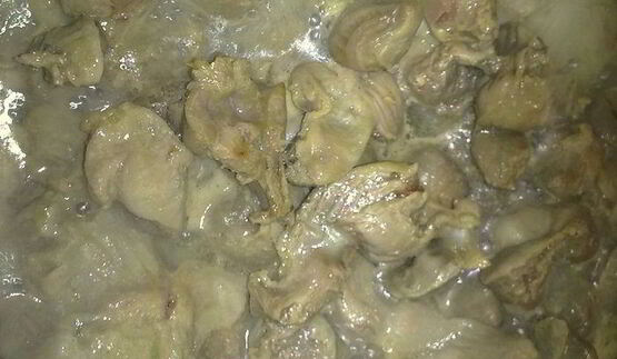 куриные желудочки, шампиньоны и вяленые овощи