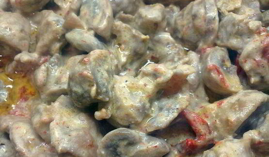 куриные желудочки, шампиньоны и вяленые овощи