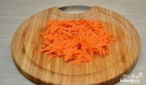 курица с рисовой лапшой и соевым соусом