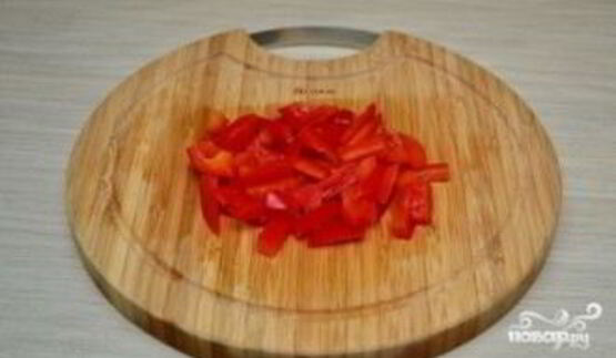 курица с рисовой лапшой и соевым соусом