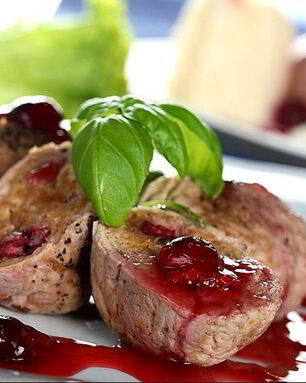 Мясо с вишней