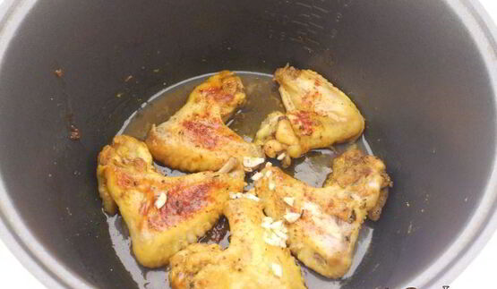 острые куриные крылышки запеченные с карри и медом в мультиварке