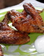 Пикантные запеченые крылья с соусом ранч