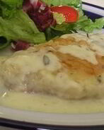 Свинина на сковороде со сметанным соусом