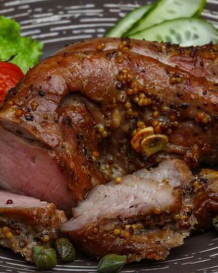 Рецепт свинины запеченной с помидорами и оливками