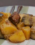 Тушенная утка с баклажанами и картофелем