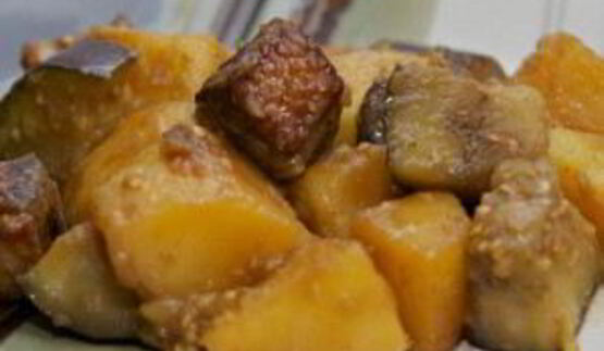 тушенная утка с баклажанами и картофелем