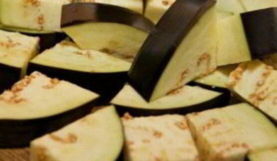 тушенная утка с баклажанами и картофелем