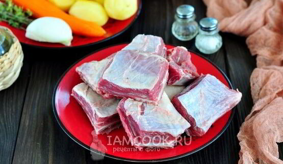 тушеные говяжьи ребра с картошкой