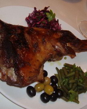 Запеченая баранина с чесноком и орегано