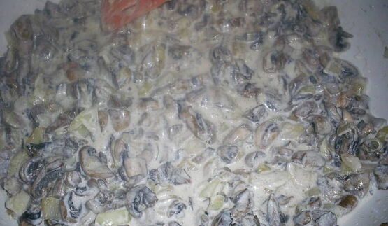 ньокки, тушенные в сливочно-грибном соусе