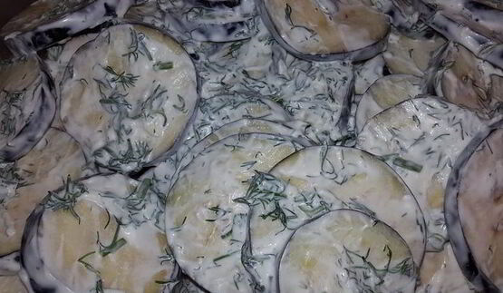 баклажаны с помидорами, запеченные в сырном соусе