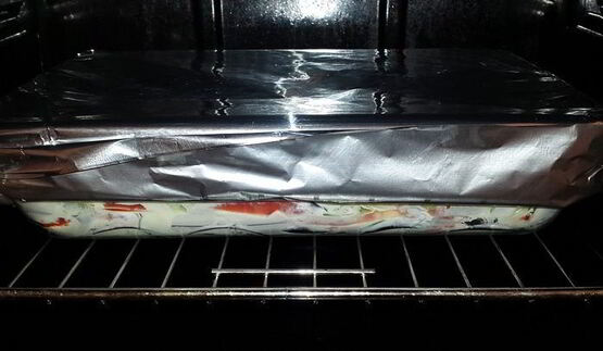 баклажаны с помидорами, запеченные в сырном соусе