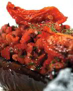 Баклажаны с сальсой из томатов