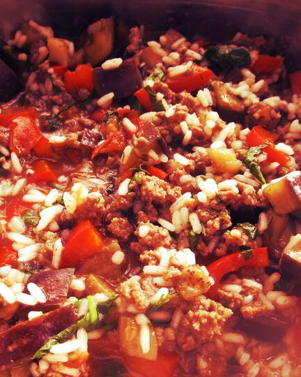 Рецепт баклажанов, тушеных с фаршем и рисом