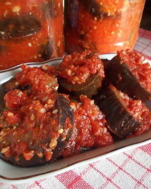 Баклажаны в томате с чесноком