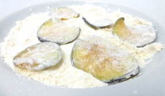 баклажаны, жаренные в панировке