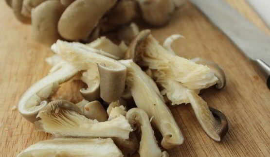 чап-чой с креветками, грибами и стручковой фасолью