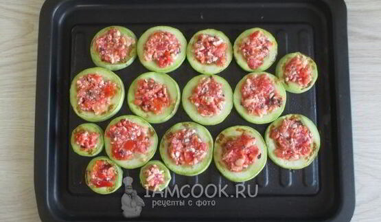 кабачки с помидорами и чесноком в духовке