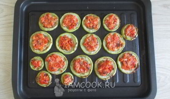 кабачки с помидорами и чесноком в духовке
