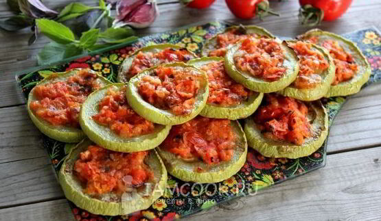 кабачки с помидорами и чесноком в духовке