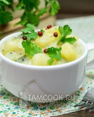 Кабачки, тушенные с картошкой в сметане