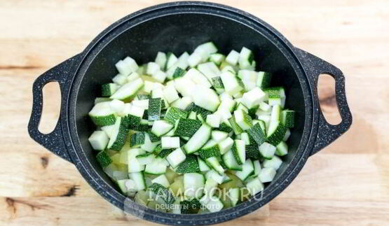 кабачки, тушенные с картошкой в сметане