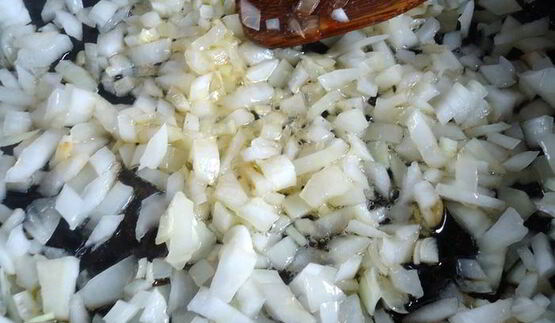 картофель, фаршированный с сырно-грибным соусом