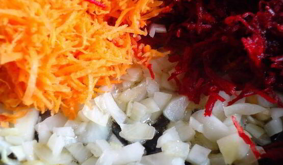 картофель, фаршированный с сырно-грибным соусом