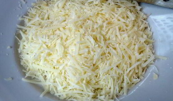 картофель, фаршированный с сырно-грибным соусом