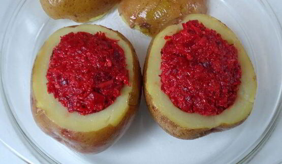 картофель, фаршированный с сырно-грибным соусом